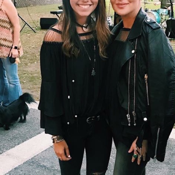 Off he shoulder black top - Picture 2 of 3